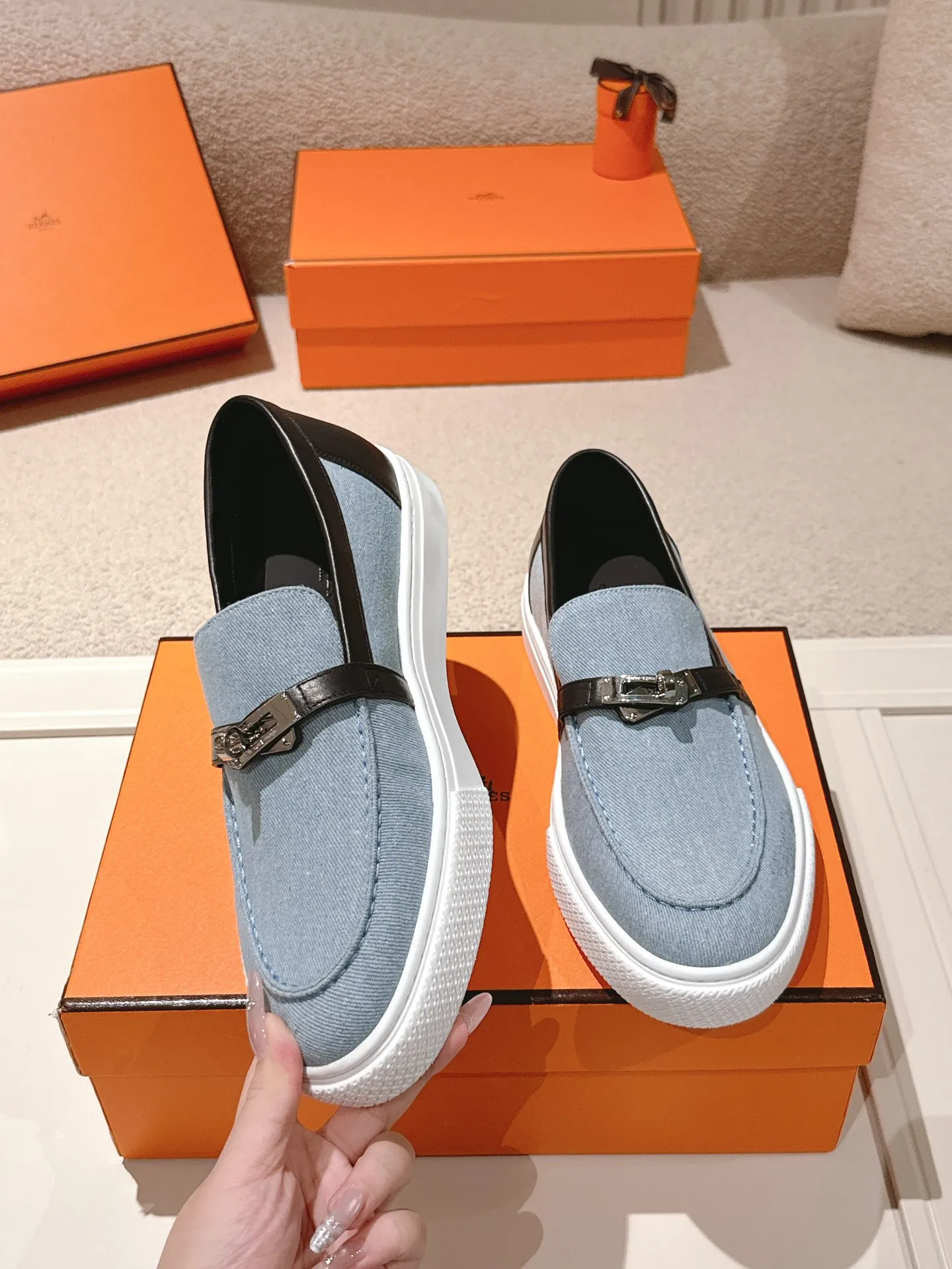 Men's shoes 💰640💰 Hermes# New Kelly buckle thick-soled loafers. Upper: cowhide/suede material. Lining: sheepskin lining. Outsole: exclusive molded outsole. Size: women's size 35-40, men's size 39-45 (female 41/male 46 customized, non-refundable)